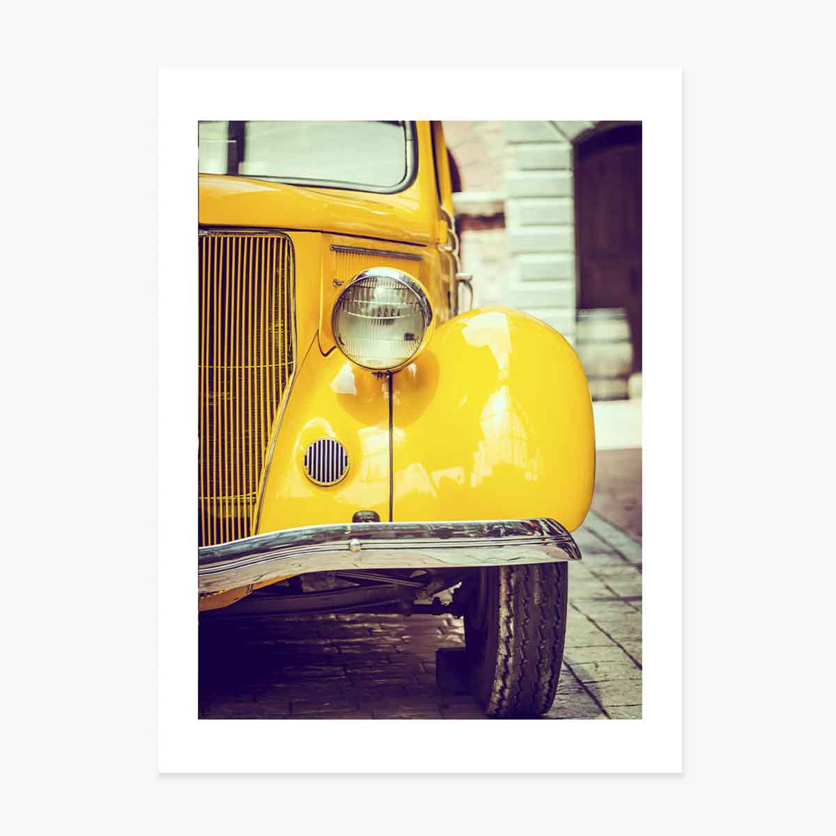 Poster: Auto vintage gialla